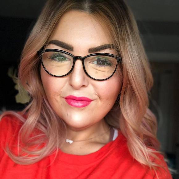 Meet your Posher, Hailey - Picture 1 of 1